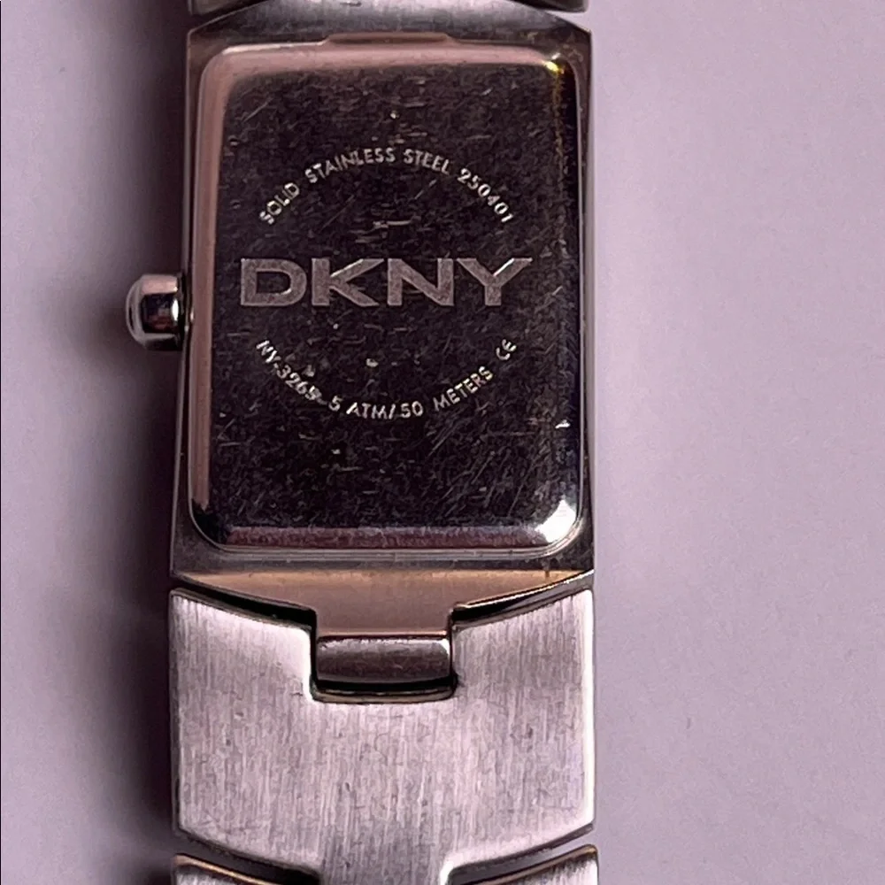DKNY Ladies Silver Watch NEW BATTERY